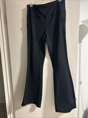 Women's Black Flared Leggings with Phone Pockets